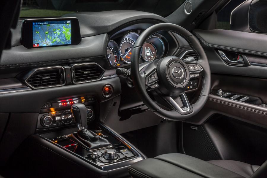 Интерьер Mazda CX-8 2018 года  (AU) (фото 18 из 39)